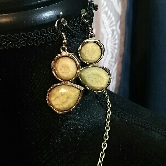 Necklace and earrings set - Picture 2 of 4